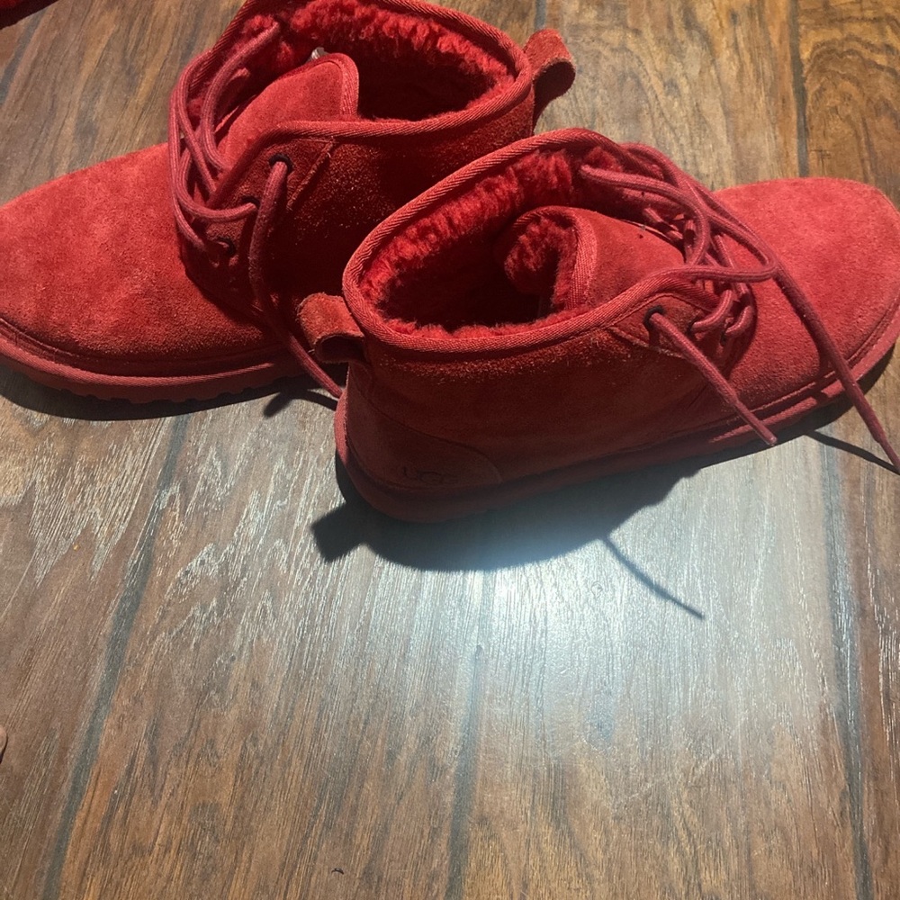 UGGS - Picture 4 of 4